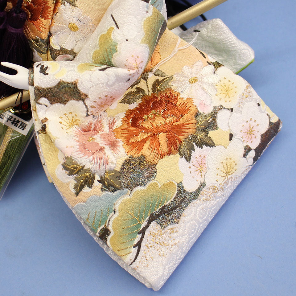 雛人形 平飾り 幅60cm 京十二番 白赤金彩刺繍 桧和桜｜寿鳳人形東芸