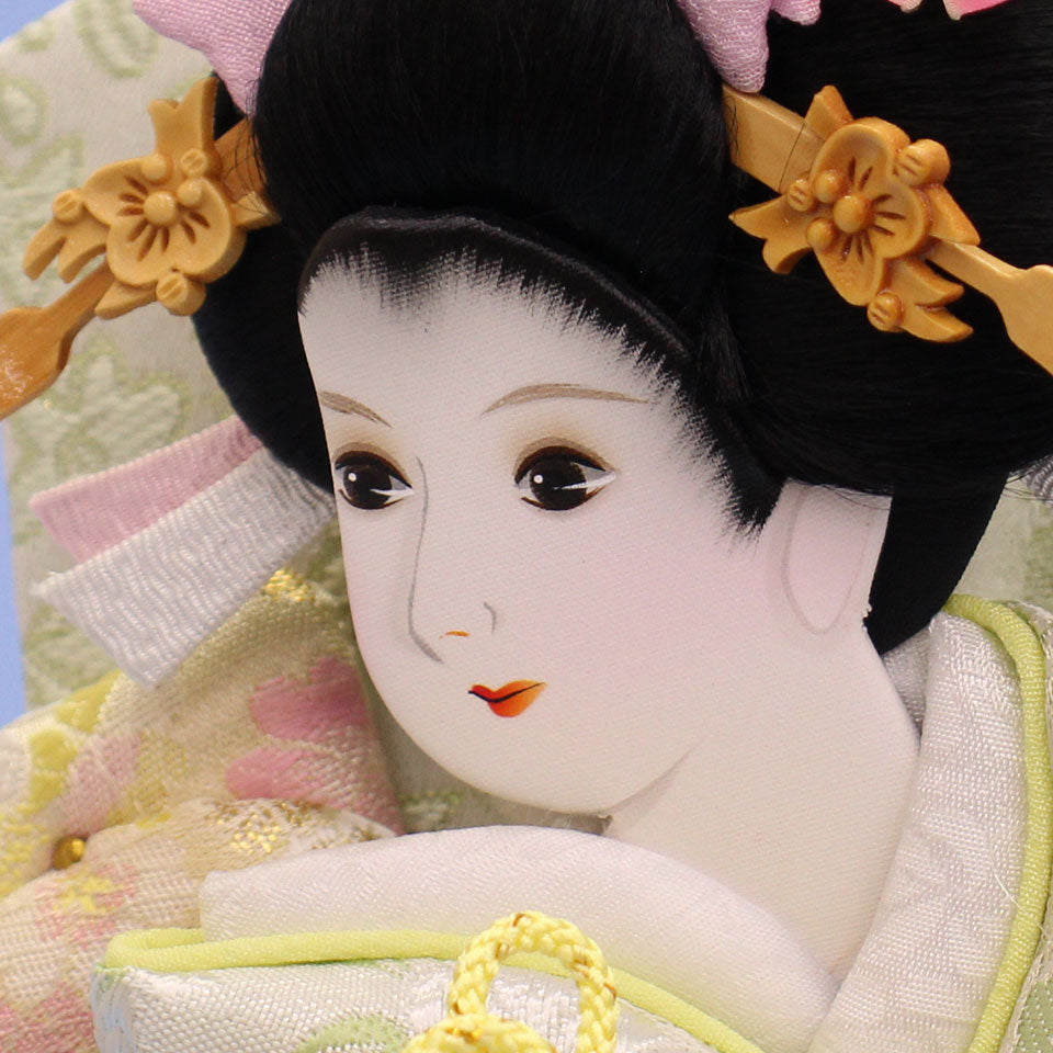 押絵羽子板 9号 刺繍美月黄緑 台付き – 寿鳳人形の東芸