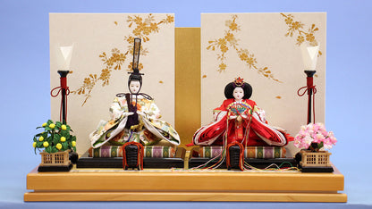 雛人形平飾り 京十二番白赤金彩刺繍　桧和桜　正面