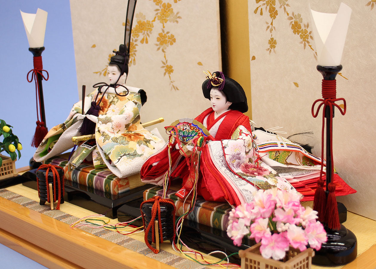 雛人形 平飾り 幅60cm 京十二番 白赤金彩刺繍 桧和桜｜寿鳳人形東芸