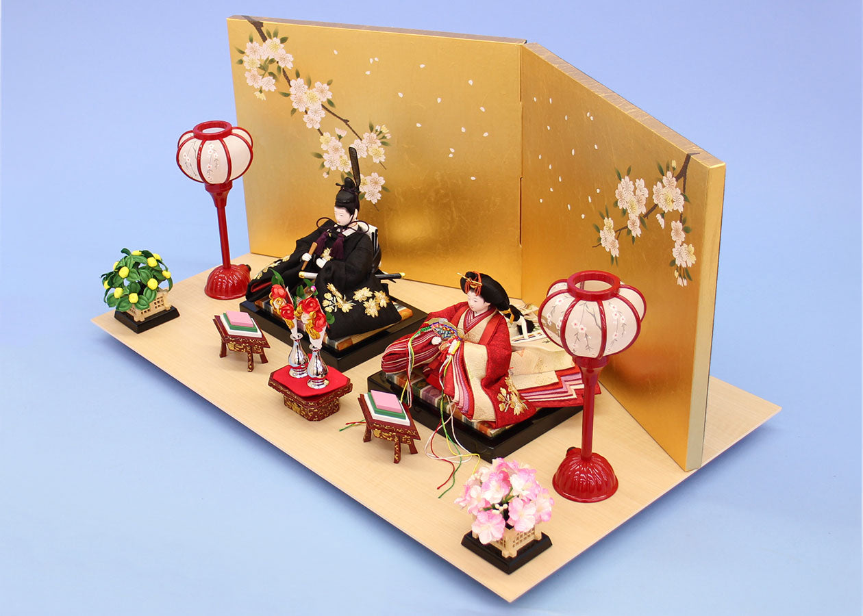 雛人形平飾り 幅60㎝ 柳葵　結８２１３５赤黒刺繍　桧和桜　横から