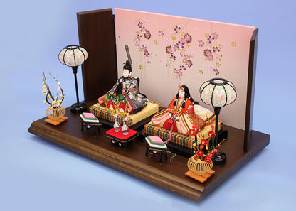 木目込み雛人形 寿鳳作寿々喜(小)古民家調平飾り　横から