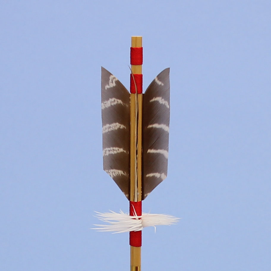 五月人偶单品装饰：箭矢立架装饰，27厘米白色木球雉鸡羽毛