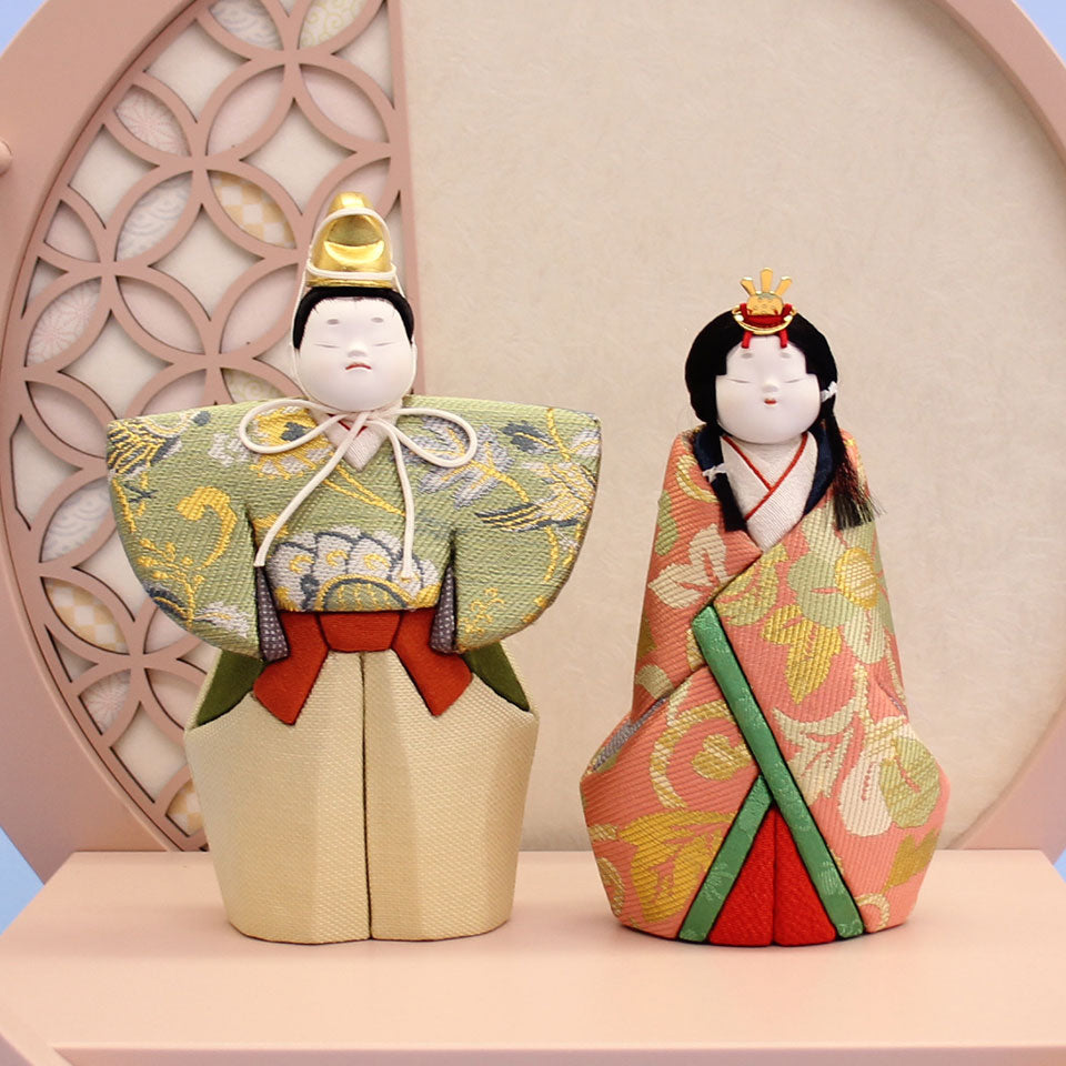 木目込み雛人形 幸一光作立ち雛八雲 ピーチ月台飾り　ズーム