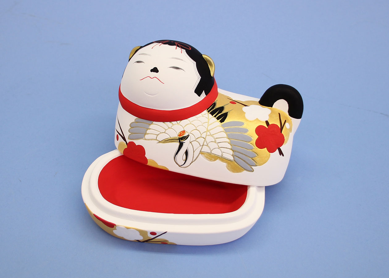 雛人形・雛道具 陶製素焼き絵付けの犬筥（いぬばこ）飾り白　座布団付き