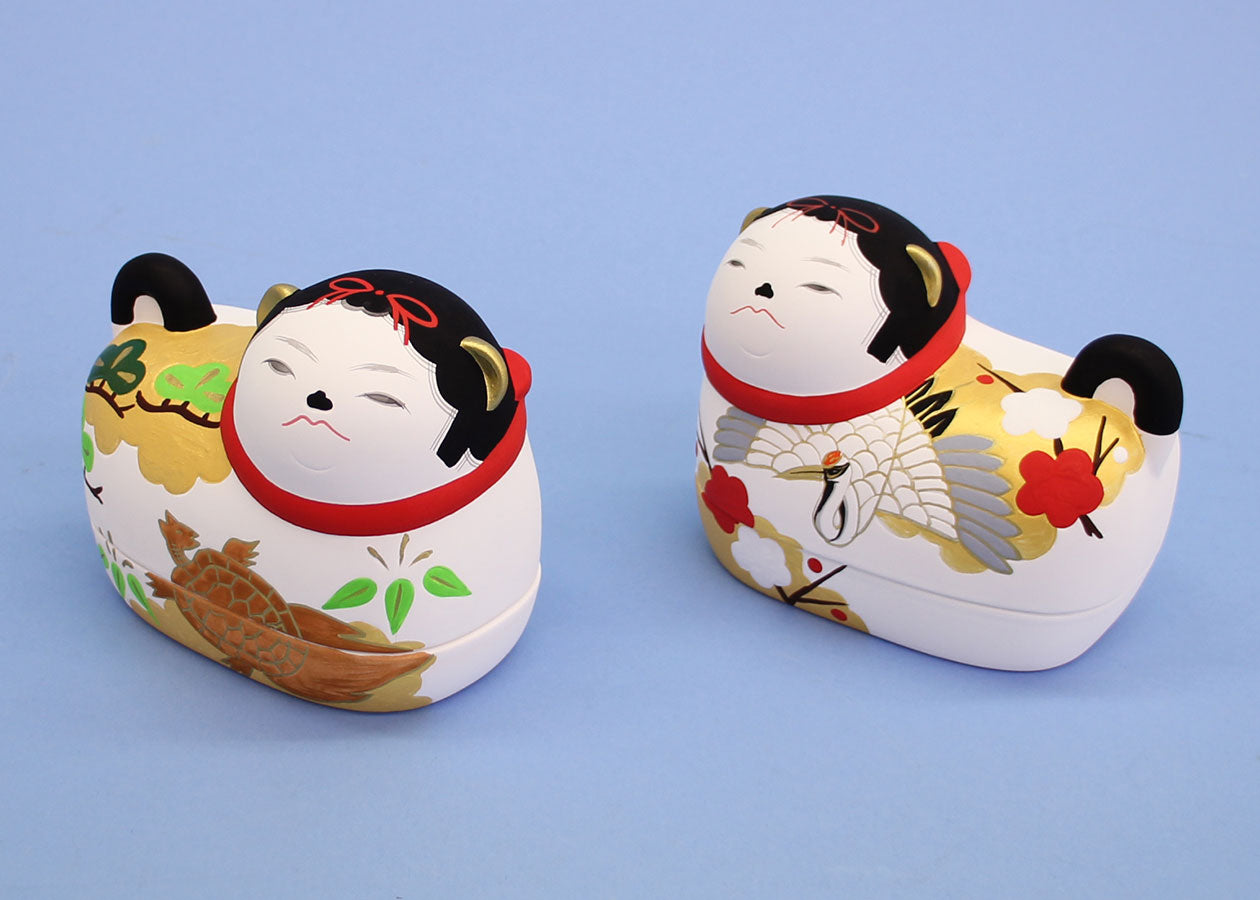 雛人形・雛道具 陶製素焼き絵付けの犬筥（いぬばこ）飾り白　座布団付き