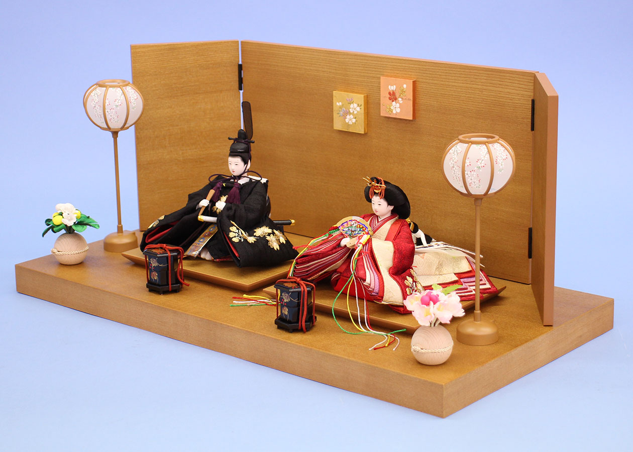 雛人形平飾り 柳葵結親王黒赤刺繍　凜　横から