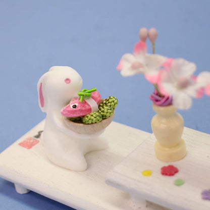 Poupées Hina et accessoires décoration avant U-Usagi (support en kimekomi)