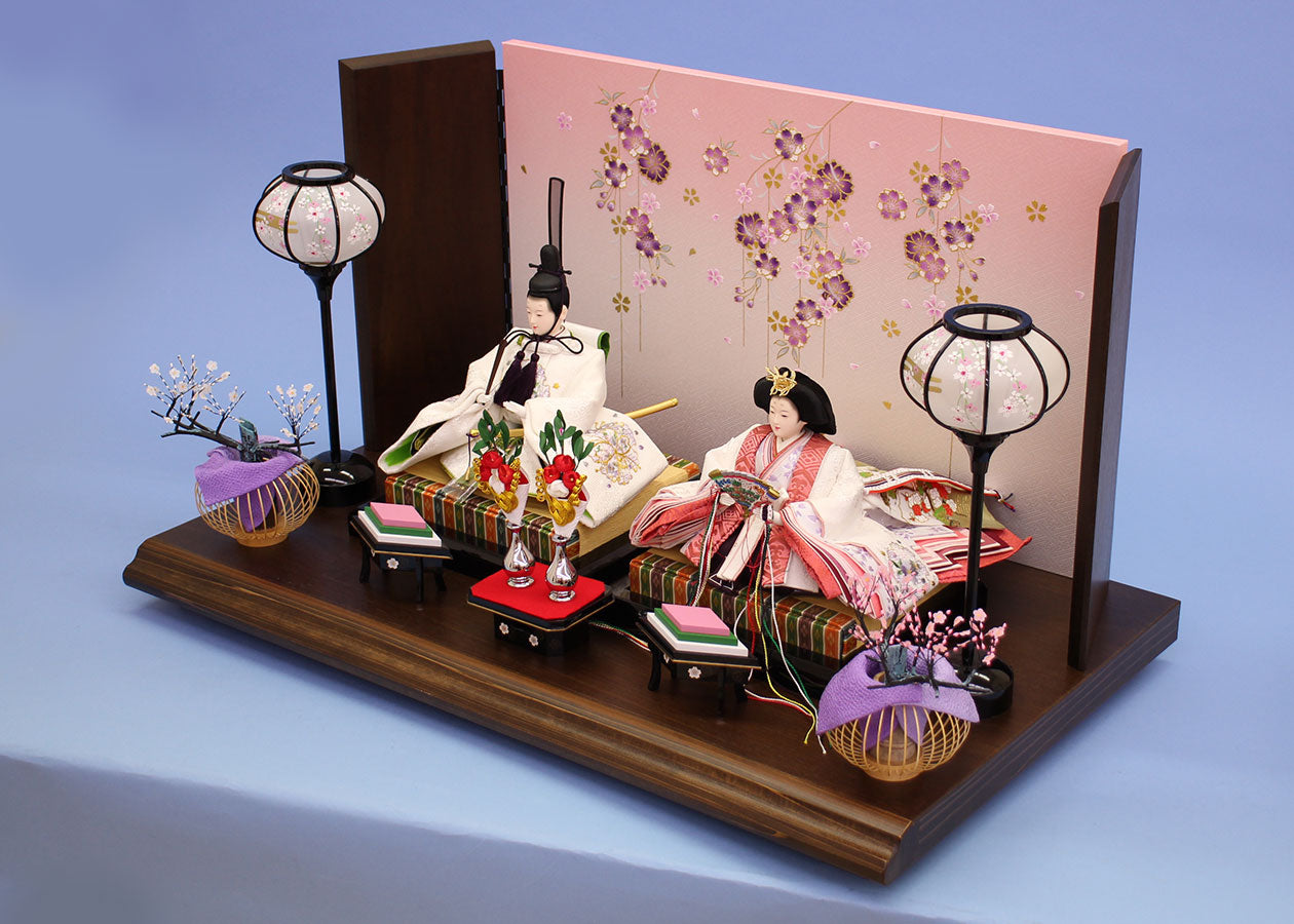 雛人形平飾り 京十番刺繍白雪輪９２２３１親王　古民家調しだれ桜　横から