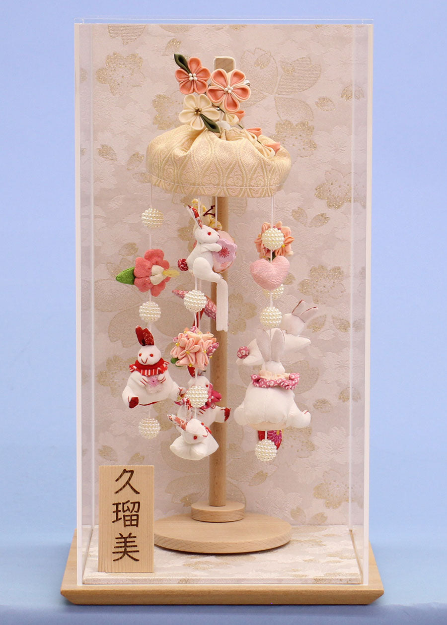 つるし雛ケース飾り 高さ38cm ベージュ髪飾り付き 白桜