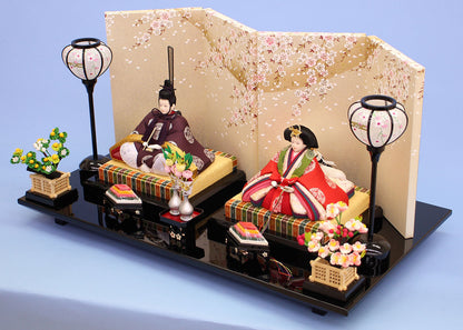 木目込み雛人形 寿鳳作小春雛キラ金しだれ桜平飾り　横から