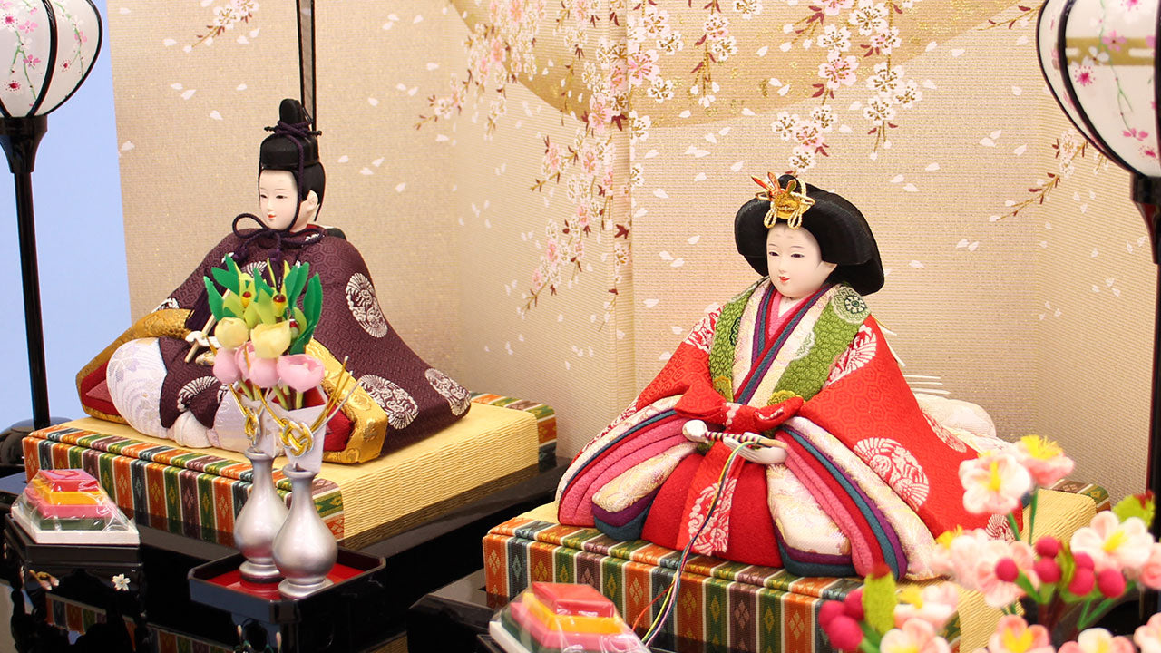 木目込み雛人形 寿鳳作小春雛キラ金しだれ桜平飾り　ズーム