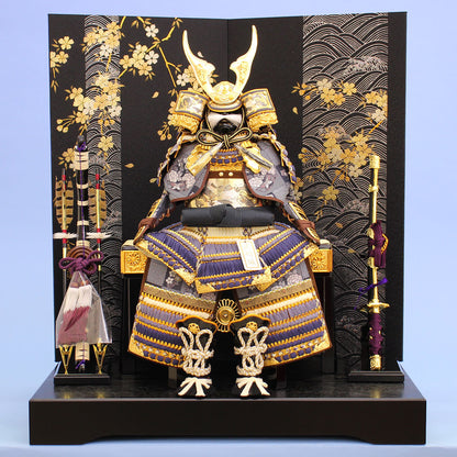 五月人形鎧飾り 幅 60cm 高さ 67cm 紺碧の鎧　四方波に桜平飾りセット