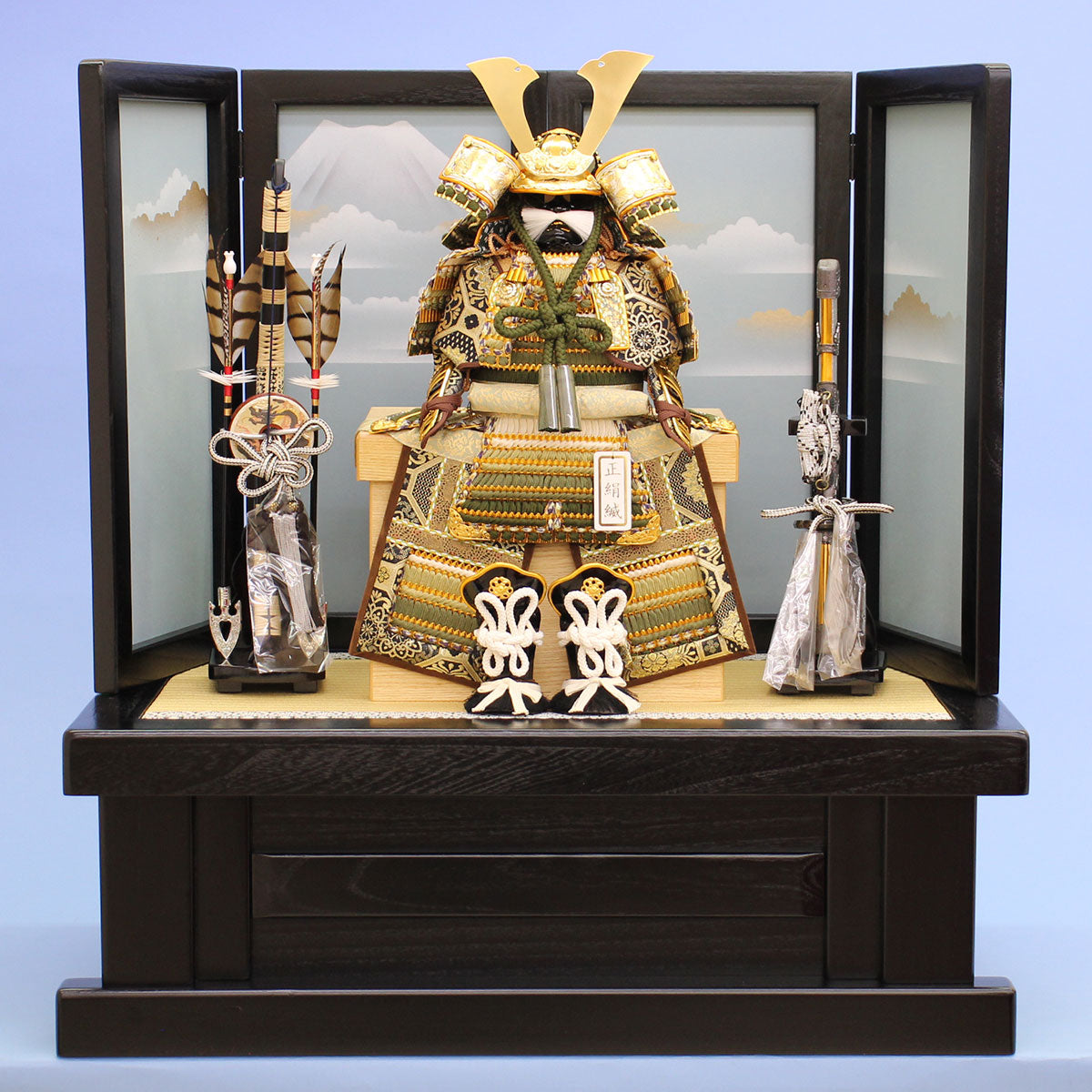 Décoration d'armure de poupée pour la fête des garçons Largeur 70 cm Hauteur 72 cm Armure verte Paulownia noir ensemble complet de décoration plate Fuji blanc