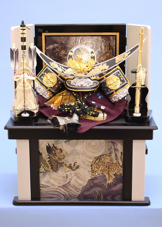 幅41cm コンパクト１０号シルバー彫金上杉謙信兜収納セット