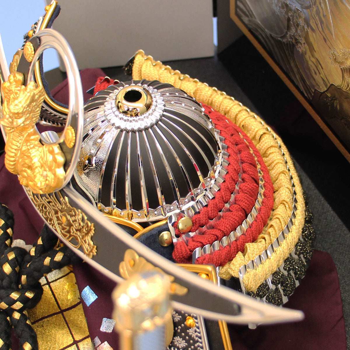 五月人形 兜収納セット 幅41cm 龍玉10号シルバー彫金上杉謙信兜収納