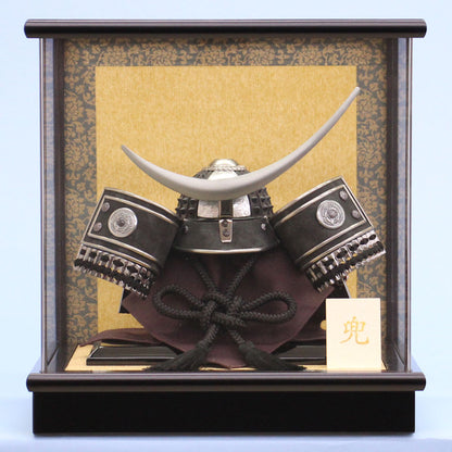 五月人形 兜ケース飾り 高さ26.5㎝ ６号陽 黒伊達 アクリルカブセ