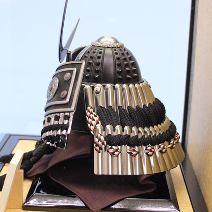 Décoration pour casque de poupée pour la fête des garçons, hauteur 26,5 cm, n° 6, couvercle en acrylique noir avec date Yang