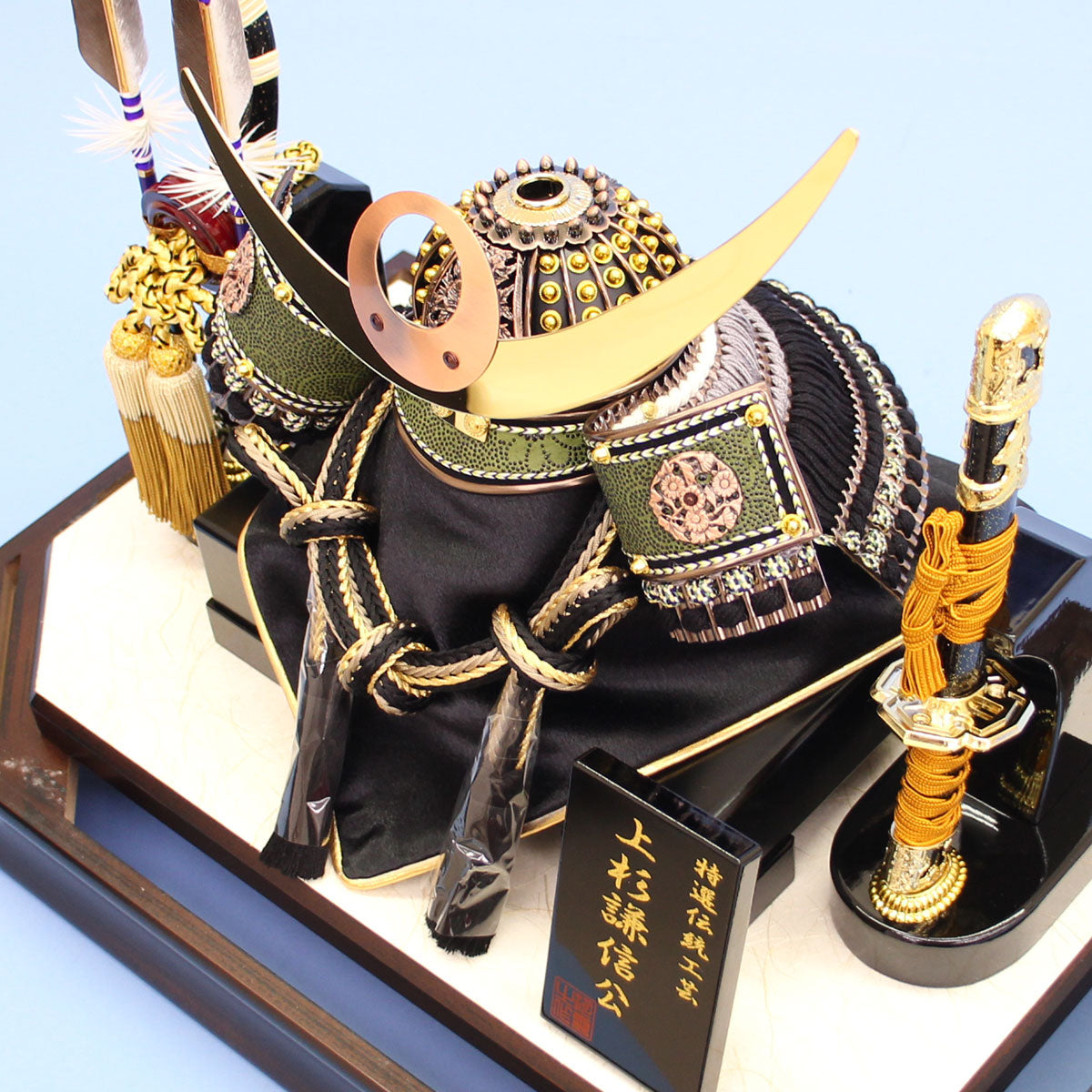 五月人偶兜人偶柜装饰 高度37cm 上杉谦信兜 六角花纹背景