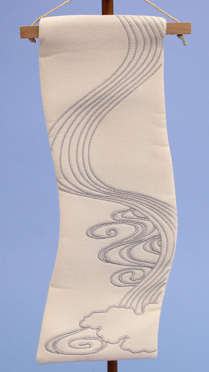 Streamer carpe suspendu, hauteur 51 cm, 5 carpes (mini) chocolat, avec support en tapisserie