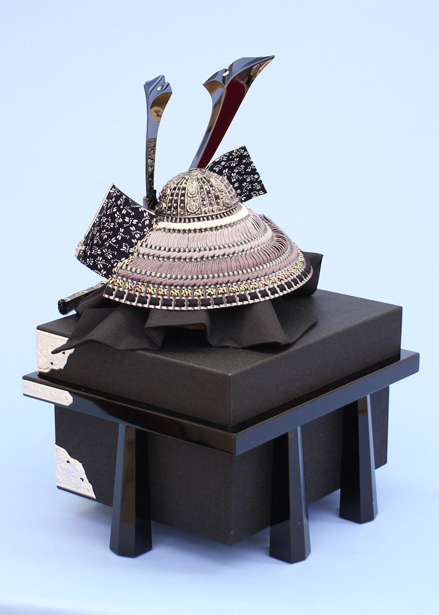 Casque simple de poupée May, hauteur 45 cm, n° 12, casque Inden argenté fumé avec boîtier laqué noir