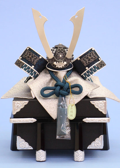 五月人形 単品兜 高さ37cm ８号黒桜金物の兜