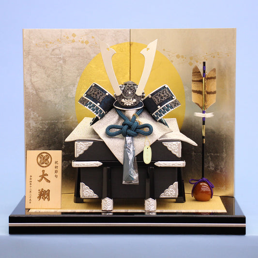 幅 50㎝  8号黒桜金物兜 金銀箔円平飾り