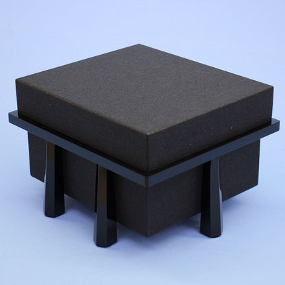 这是五月人偶的单件装备和配件。8号 Kabutobitsu（头盔柜）带黑纱