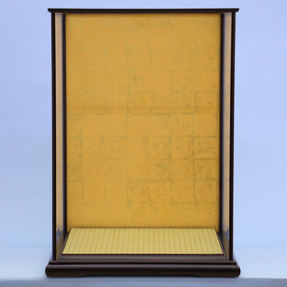 カブセ人形ケース 幅44cm 高さ62cm 兜ケースマホ塗金バック　台紙は亀甲柄