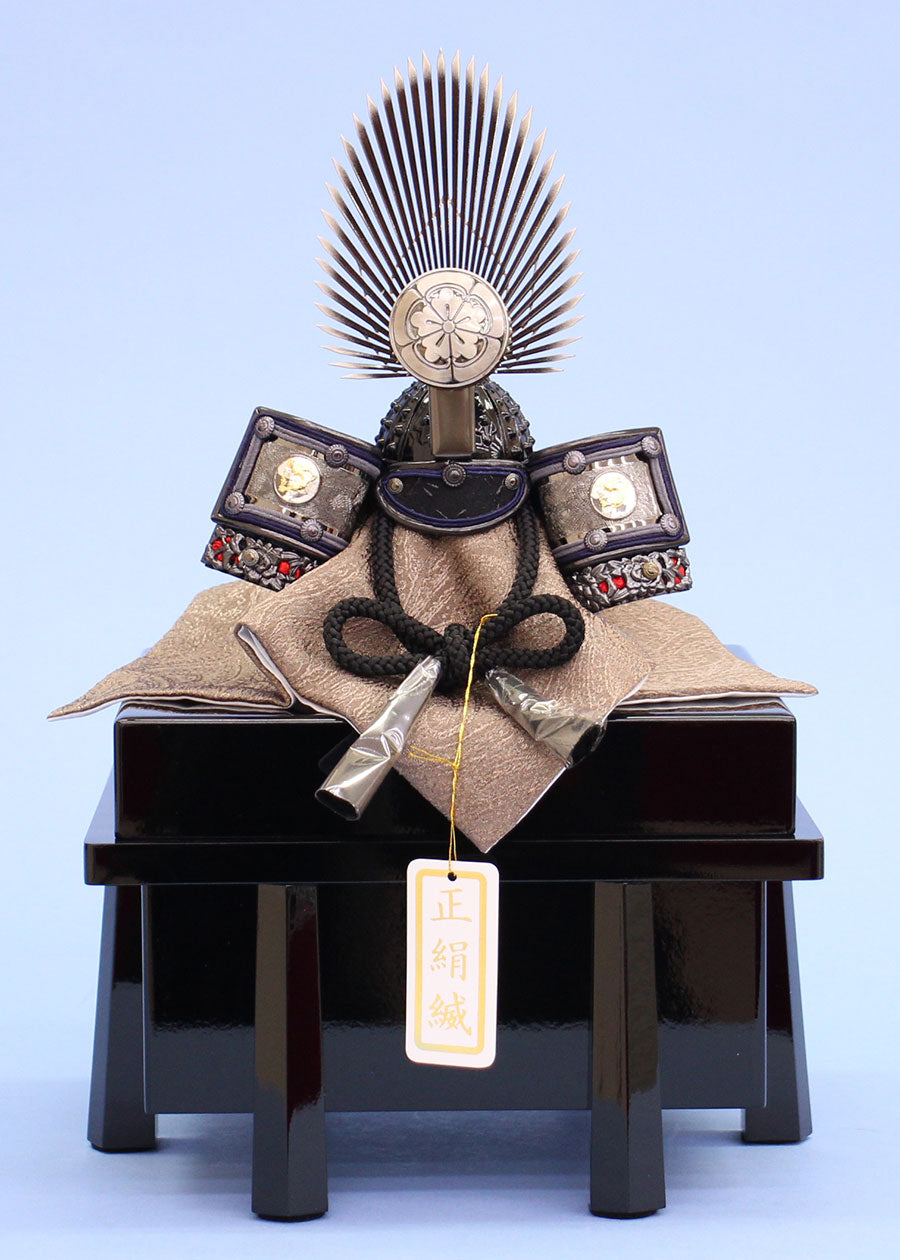 皇宸作　３号　織田信長兜　櫃付き