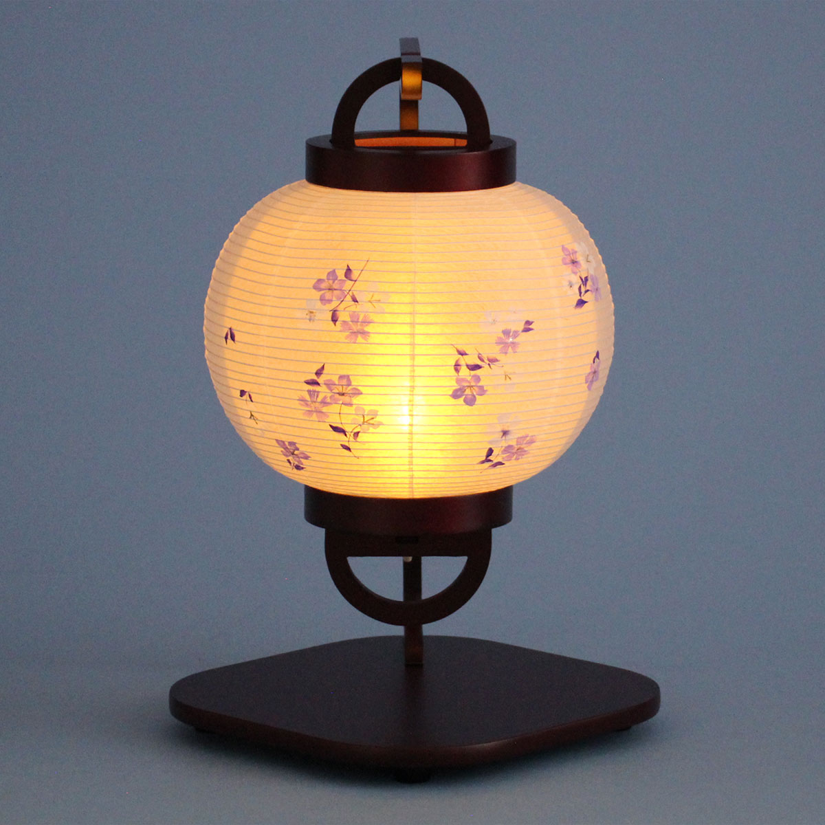 コンパクトな吊り下げタイプ台付き盆提灯 ゆらり　桔梗撫子柄 高さ30cm LEDコードレス行灯　暗所点灯