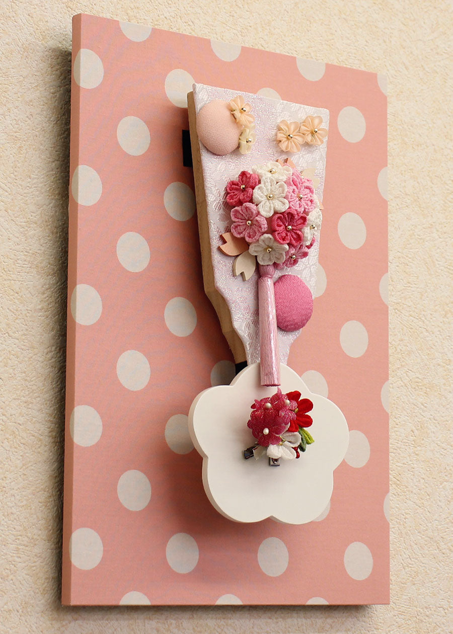 壁掛け羽子板　梅丸　壁掛けイメージ