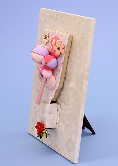 ９９壁掛飾り 高さ30cm 7号おしゃれ羽子板 ピンクまり 白桜