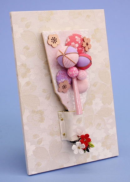 ９９壁掛飾り 高さ30cm 7号おしゃれ羽子板 ピンクまり 白桜