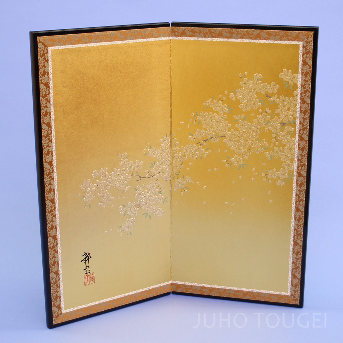 Folding screen for May dolls and Hina dolls, 45cm high, 15-go two-panel screen, brass leaf and gold-colored cherry blossoms