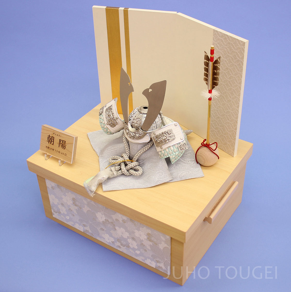 シルバーグレー兜 収納飾り　上から