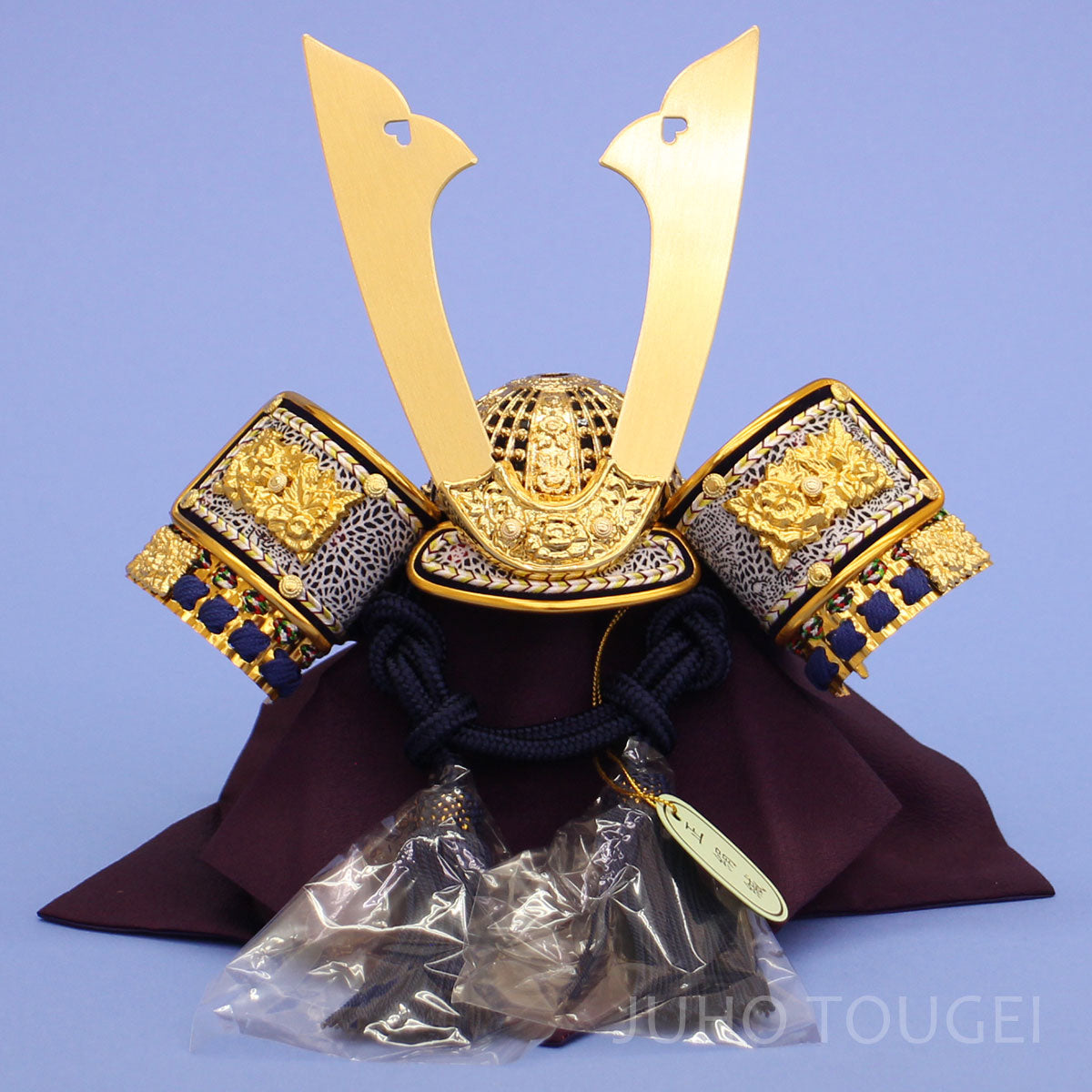 5号長鍬形兜　紺糸縅　正面