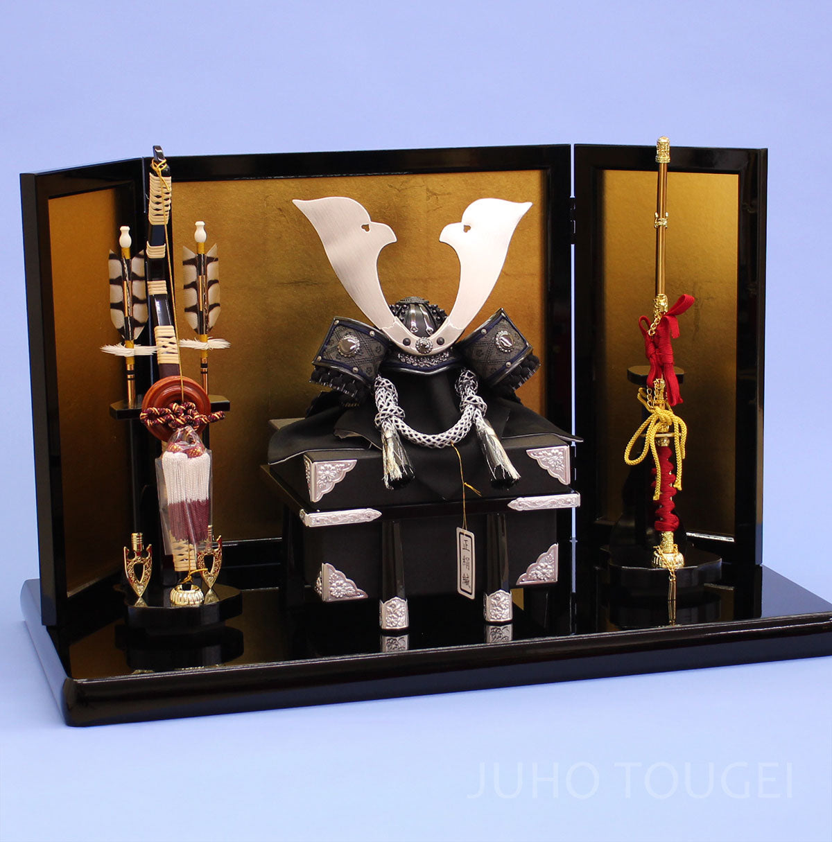 五月人形｜兜飾り 幅 70cm（皇宸 5号黒部兜・真鍮箔屏風）
