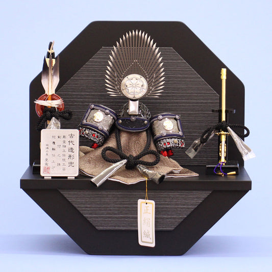 幅 30㎝  3号漆黒の信長兜　八角台セット