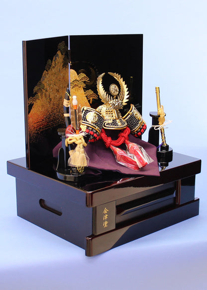 Coffret de rangement pour casque de poupée May, largeur 33 cm, compact n° 5, casque Tokugawa Ieyasu, laque Aizu, décoration de rangement