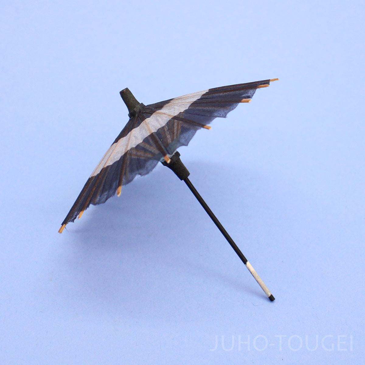 Parapluie miniature de style japonais pour poupées, noir et blanc (environ 10 cm de longueur)