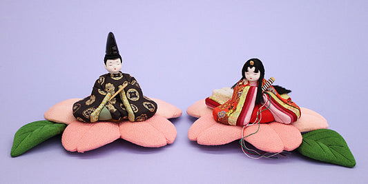 Poupée Hina en bois avec étui, fabriquée par Juho, fleurs printanières, Sakura