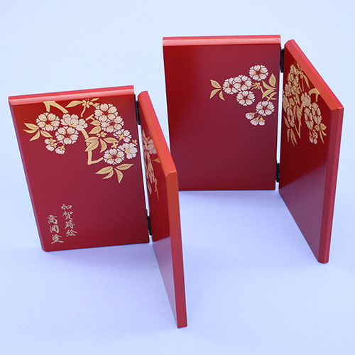 Paravent pour poupées Hina, hauteur 19 cm, ensemble de deux panneaux, laque Takaoka, rouge fleur de cerisier Korin