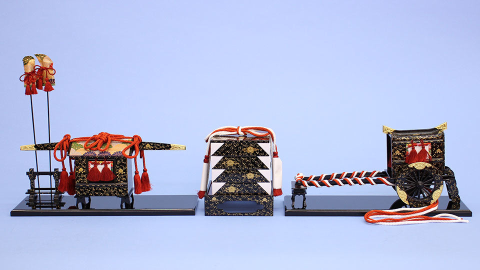 雛道具三段飾り用6点セット 40号本金三つ葉唐草(木製)　御所車・御カゴ・重箱