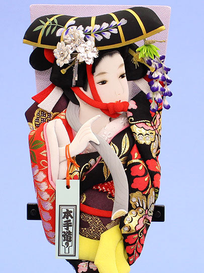 Wall decoration with Oshie-Hagoita dolls – 寿鳳人形の東芸