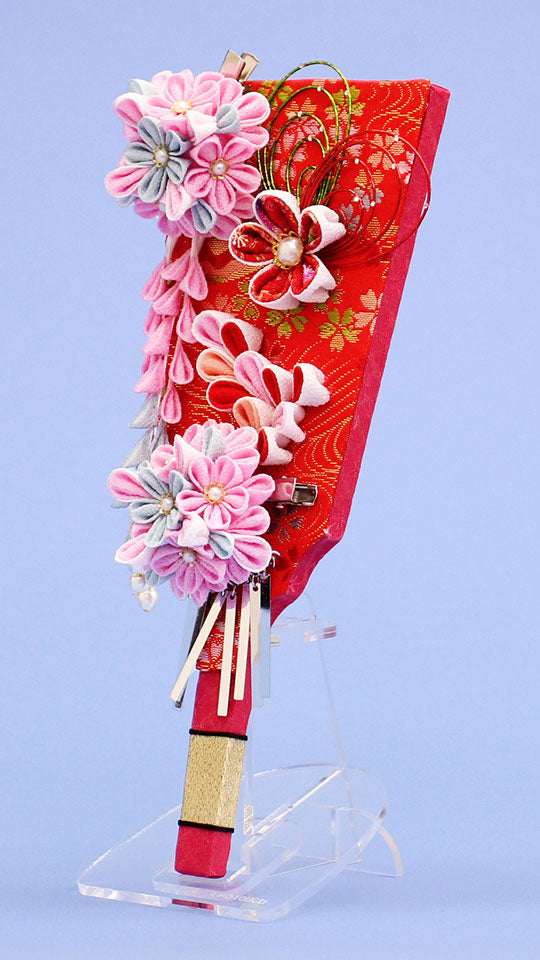 Cute flower Hagoita with stand – 寿鳳人形の東芸