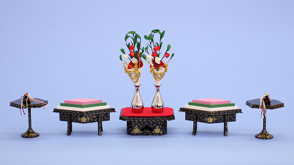 雛道具三段飾り用6点セット 40号本金三つ葉唐草(木製)　菱高三宝