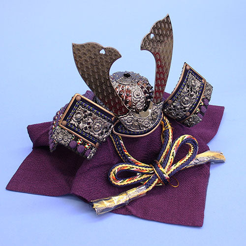 ブロンズ兜 単品　斜め上から