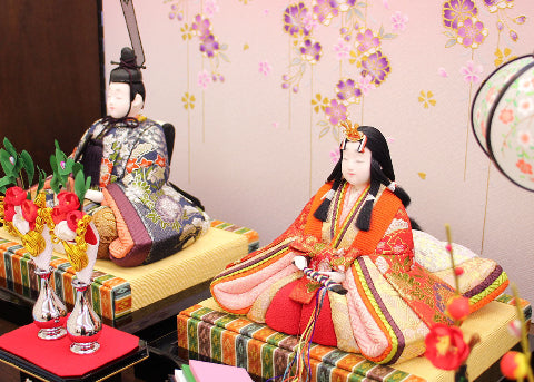 木目込み雛人形 寿鳳作寿々喜(小)古民家調平飾り　ズーム