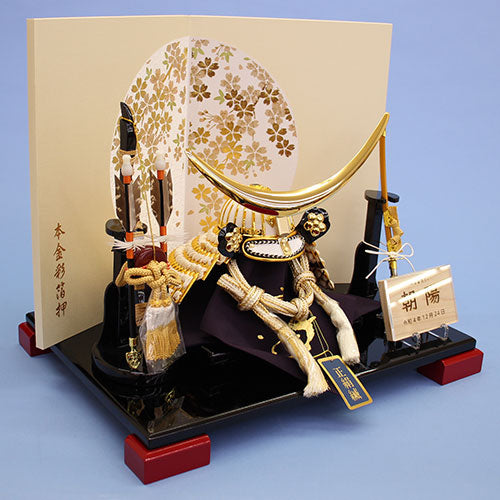 五月人形　伊達兜セット 五月人形 兜飾り 幅 40㎝ 白金伊達兜 丸桜平飾りセット – 寿鳳人形の東芸